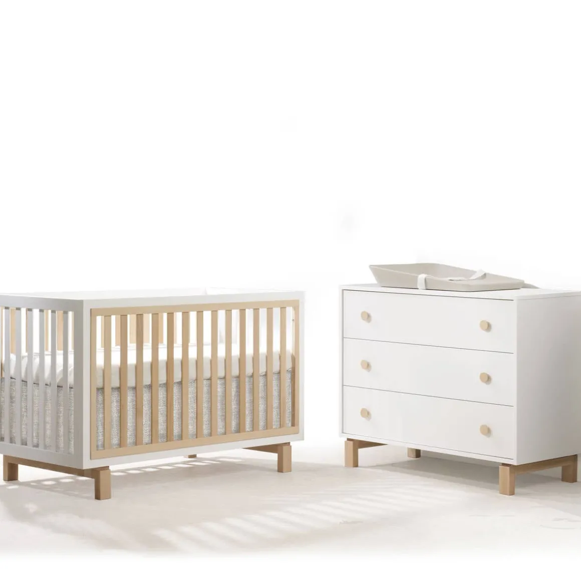 Bjorn Classic Crib & 3 Drawer