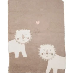Mila Lions in Love