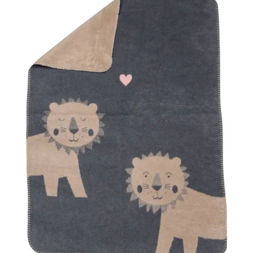 Mila Lions in Love