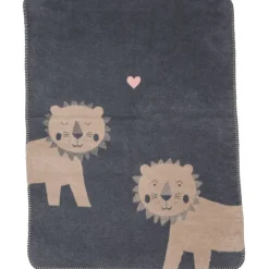 Mila Lions in Love