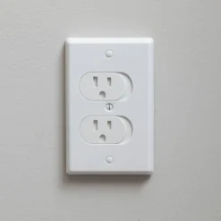 Universal Self-Closing Outlet Cover (3 Pack)