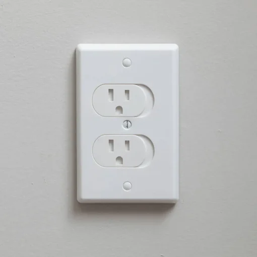 Universal Self-Closing Outlet Cover (3 Pack)